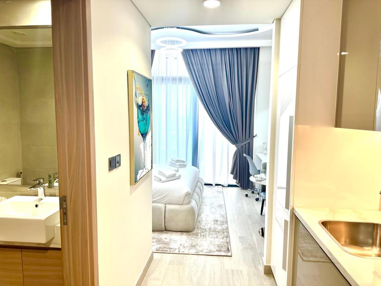 Living With Burj Khalifa *