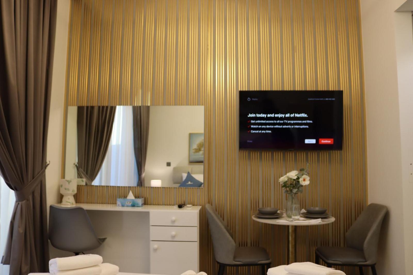 Living With Burj Khalifa Apartment *